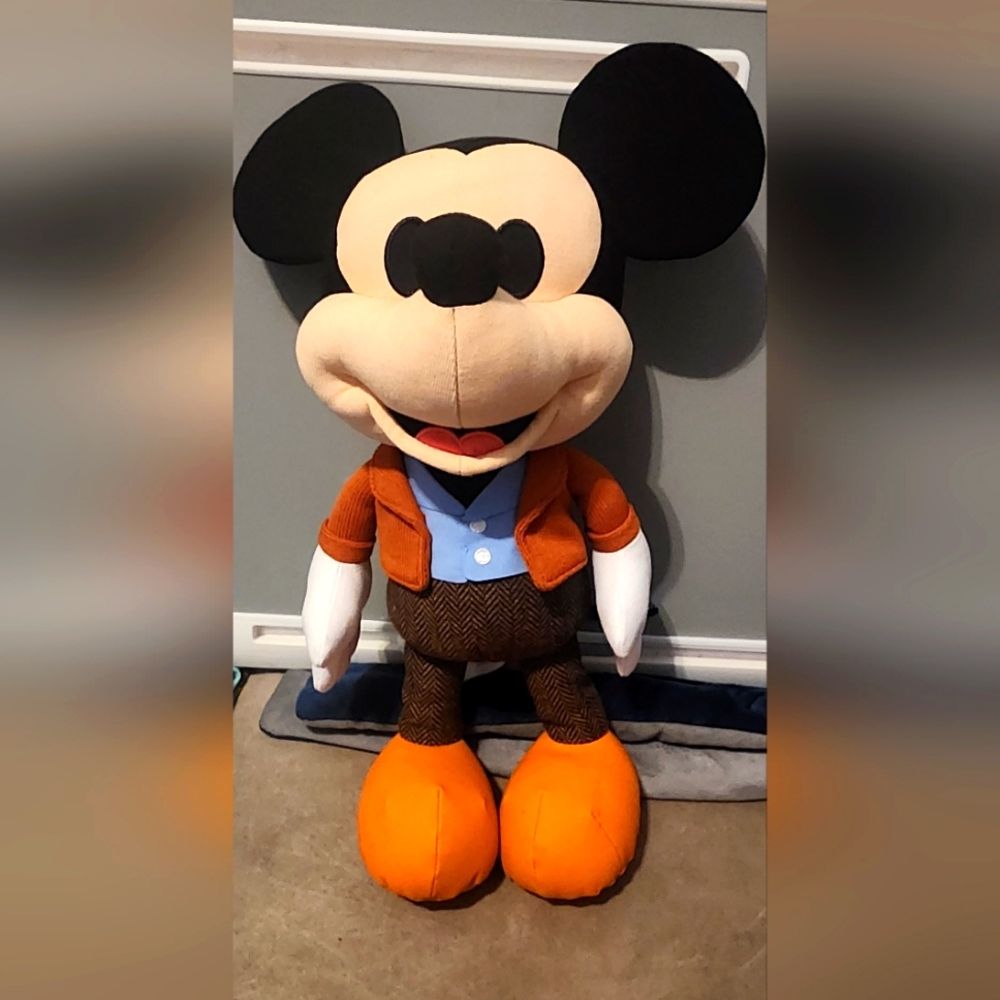 Year of the mouse 2020 collectible large plus. 16 inches